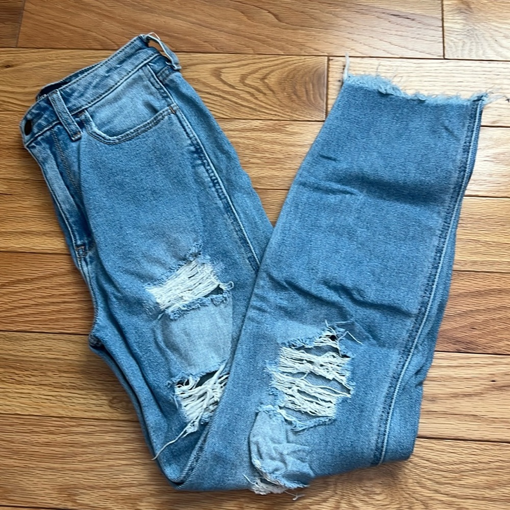 HOLLISTER Ultra High-Rise Mom Jean